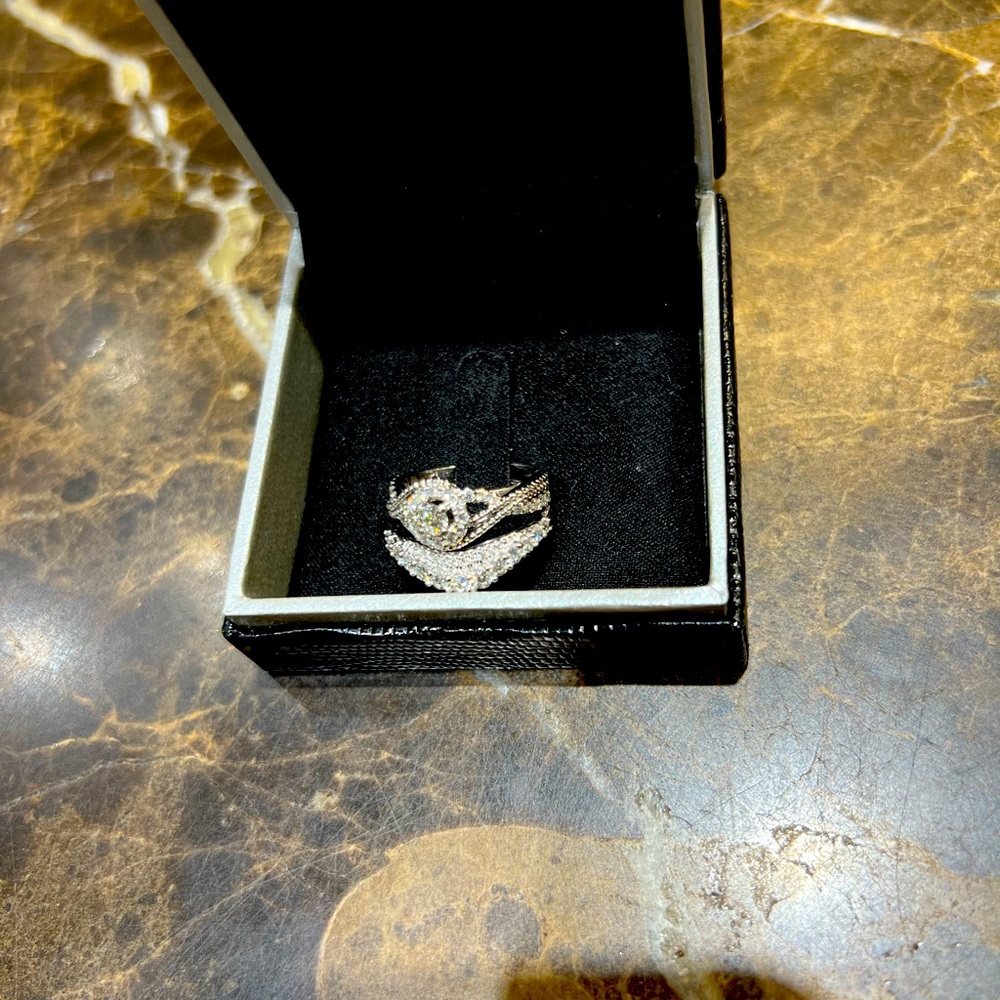 Engagement ring & wedding band
